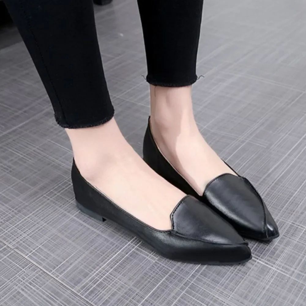 WOMEN"S BLACK KYNDRIA SLIP-ON FLAT